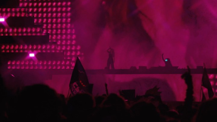 !! craziest first show after a year and a half !!!! wtf !!! i love you @official...