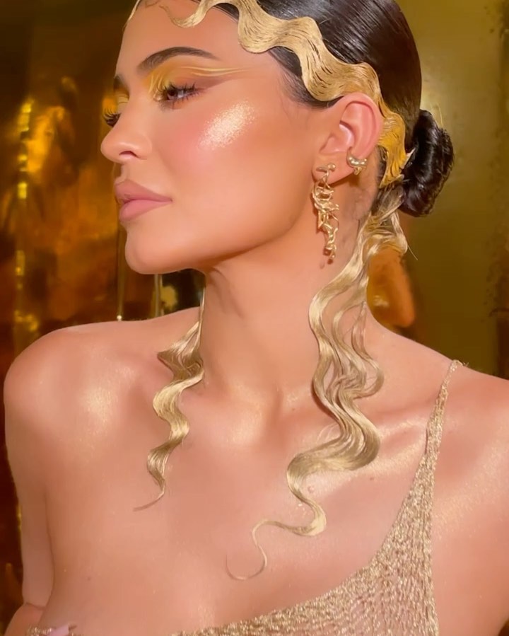 obsessed with this bday collection look using my new body glow, eyeshadow palett...