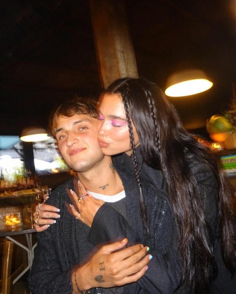 Going into my 26th year feeeeelin very  𝓁𝑜𝓋𝑒𝒹  - thank you for all the birthday ...