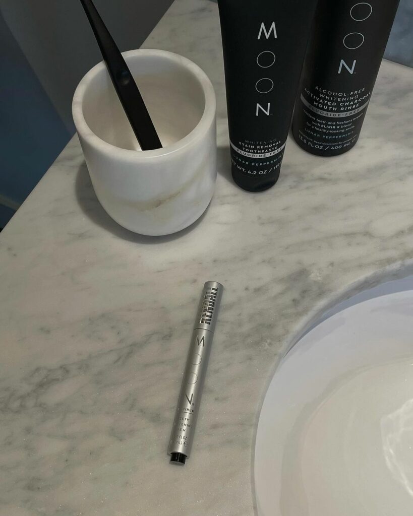 what my mornings look like - Platinum Teeth Whitening pen @moon 

#moon_partner...