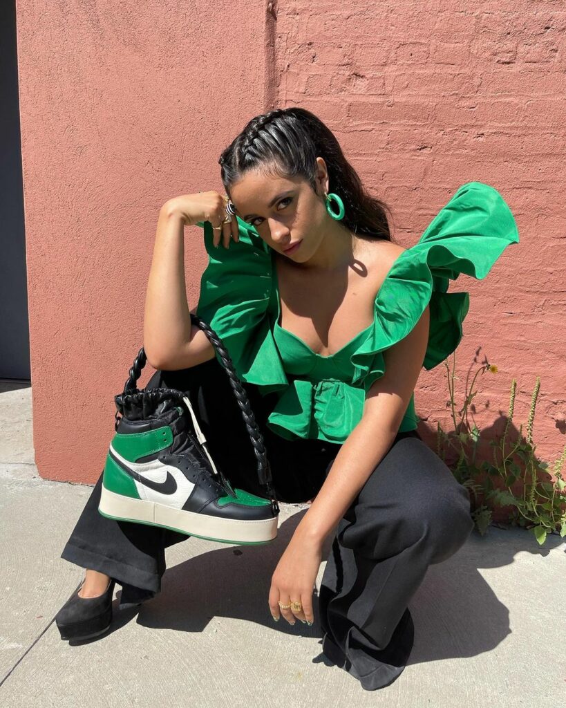 repping @enma.bag today  shoutout to the legend @sarabiv !!!!!!...