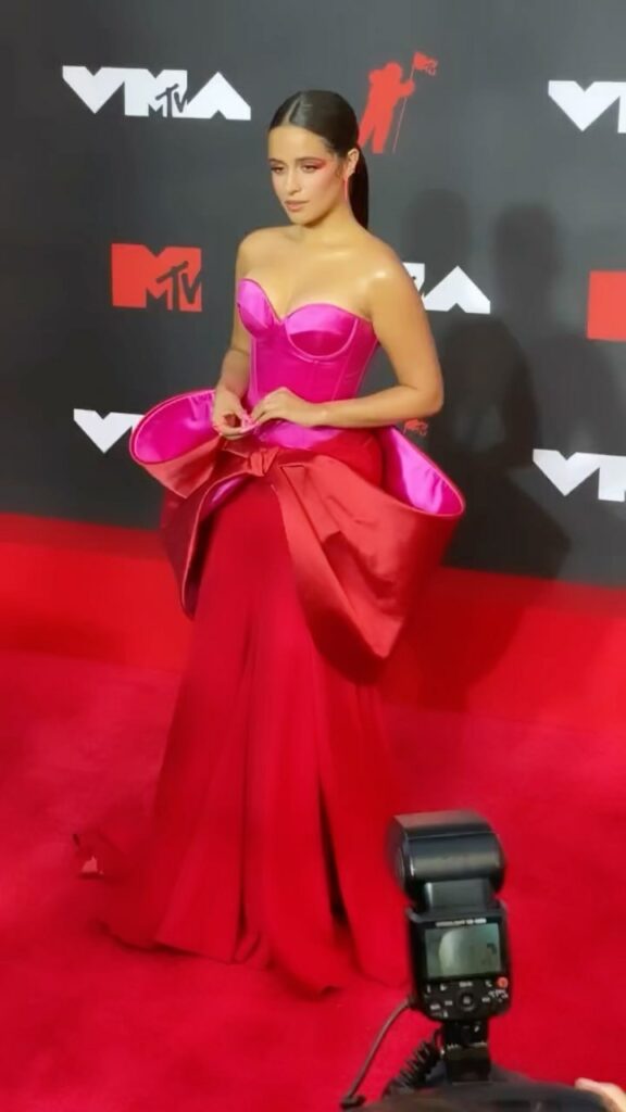 Love this lewk!

But don’t go yet because we’re performing #VMAs ...