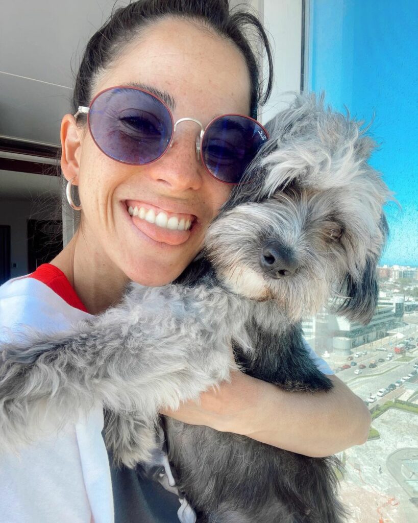 Almendra es la única que sabe sacarme el mal humor llenándome de besos. Pero te ...