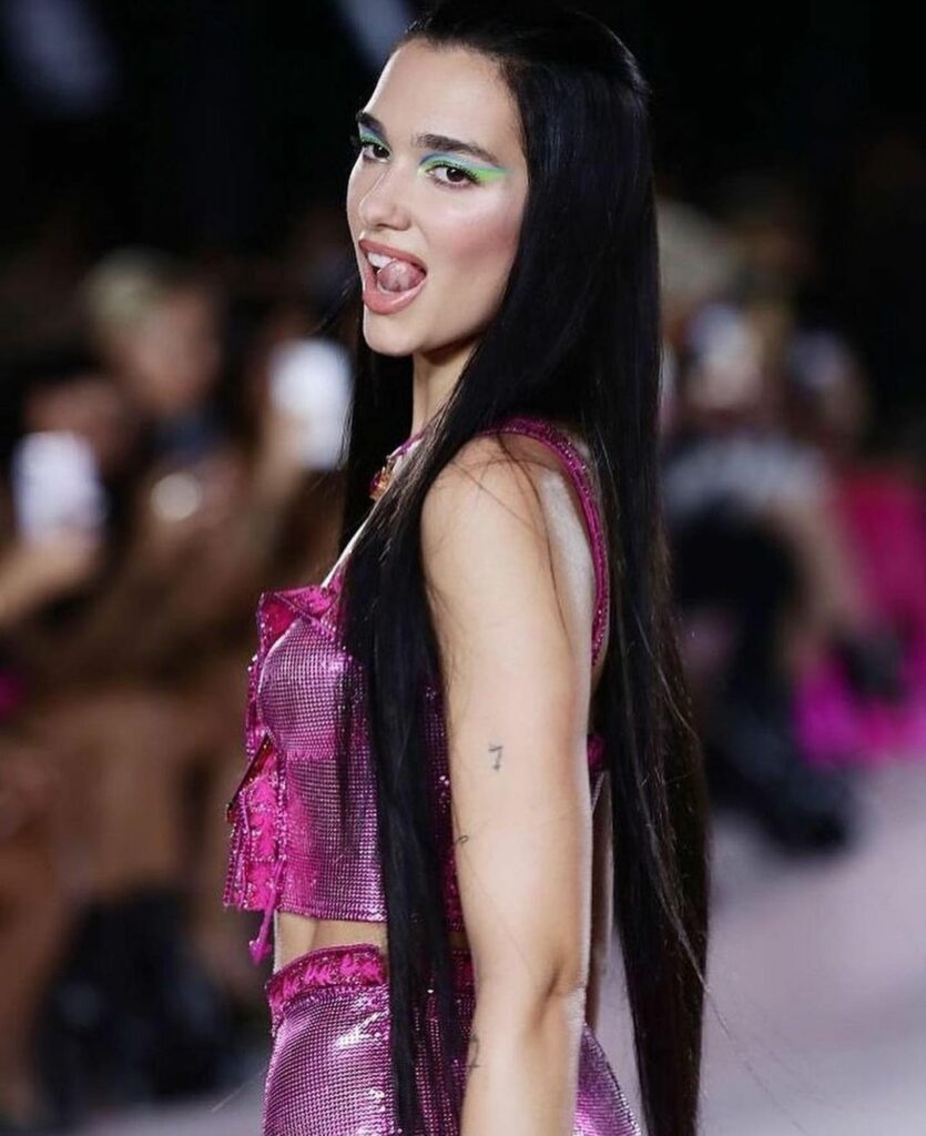 a very #versacefw21 slideeeeeeeee ...