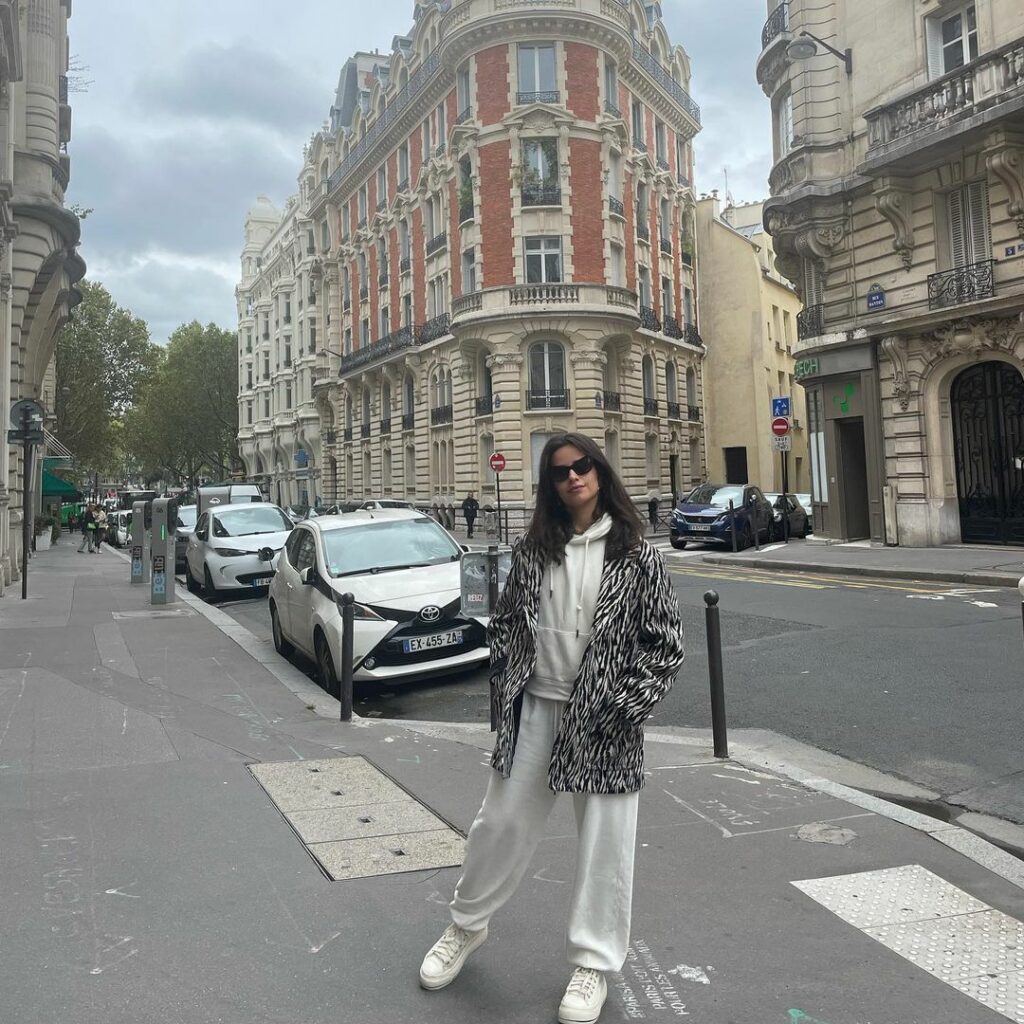 enchanté (thunder isn’t with me I just love him)...