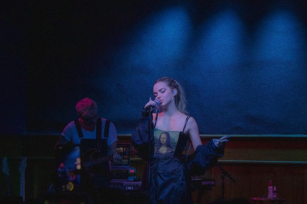 (っ◔◡◔)っ  oɓɐɔıɥɔ ...