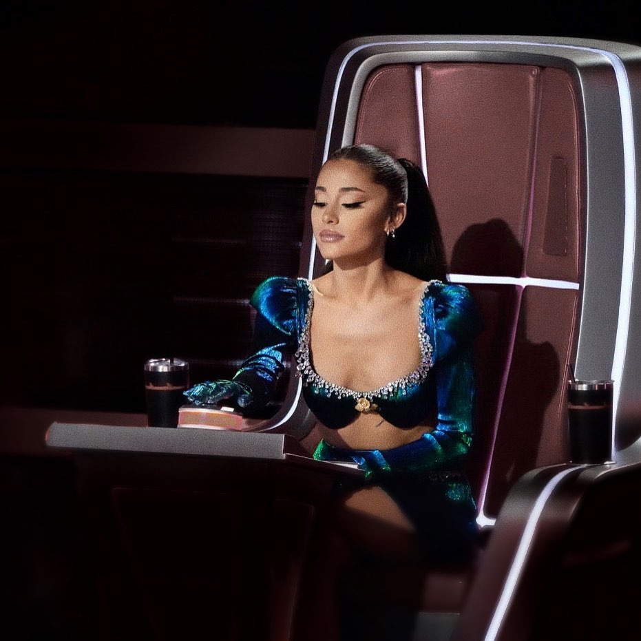 the knockouts start tonight @nbcthevoice :) #teamariana...