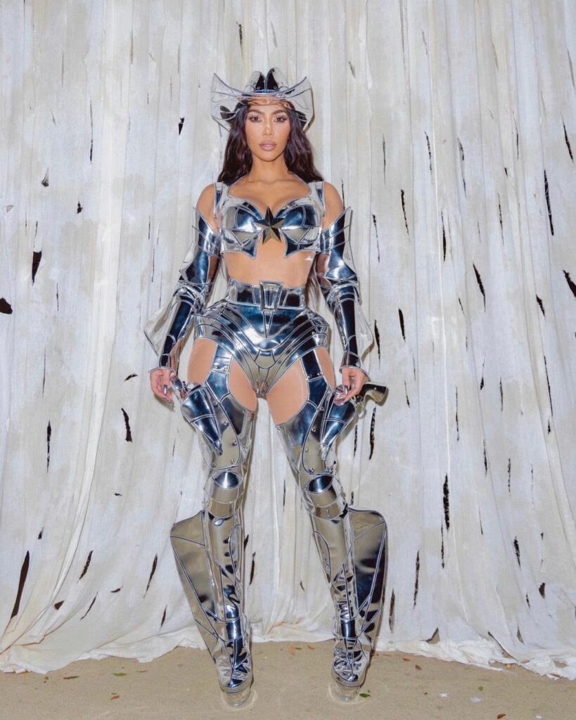 HALLOWEEN 2021- CowBot Costume by @manfredthierrymugler  #SpaceCowboy...