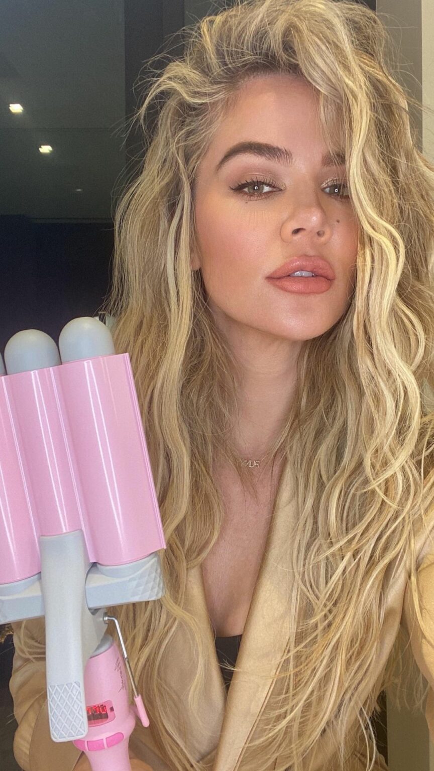 You guys know I love my wavy mermaid hair! And the @mermade.hair waver is the to...