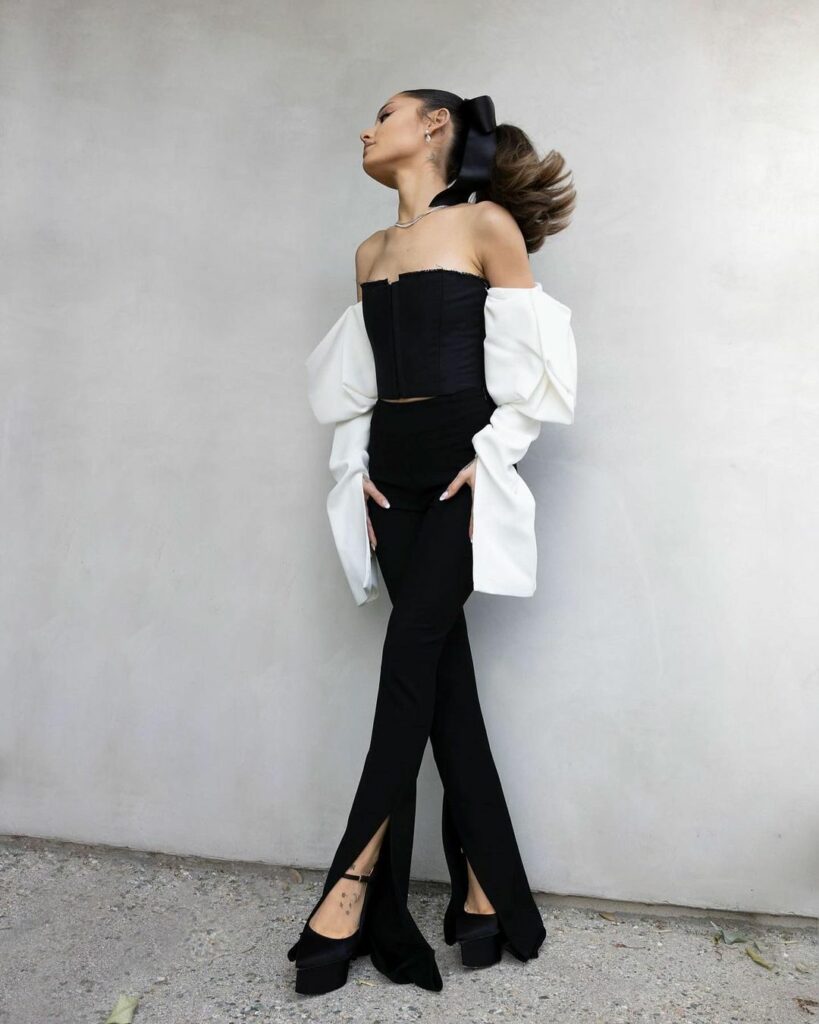 an hour til tonight’s live show. let’s bring #teamariana to the finale :) see yo...