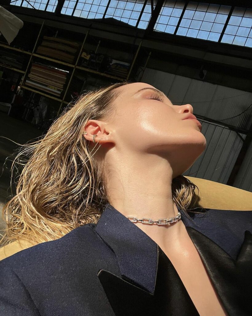 b̷̨̗̝̒ȩ̸͔̺̪̟͒̄h̵͎͖̉͐̉͜í̸͇͆ň̴̤͚̽̽̽̚d̶̮̒̍͊ ̴̢̝͓͇̥̔́̈́̂t̵̼̺͉̾̿̑͂̔h̴̠͊̋́͘͝è̵̜͎̼ ̶...