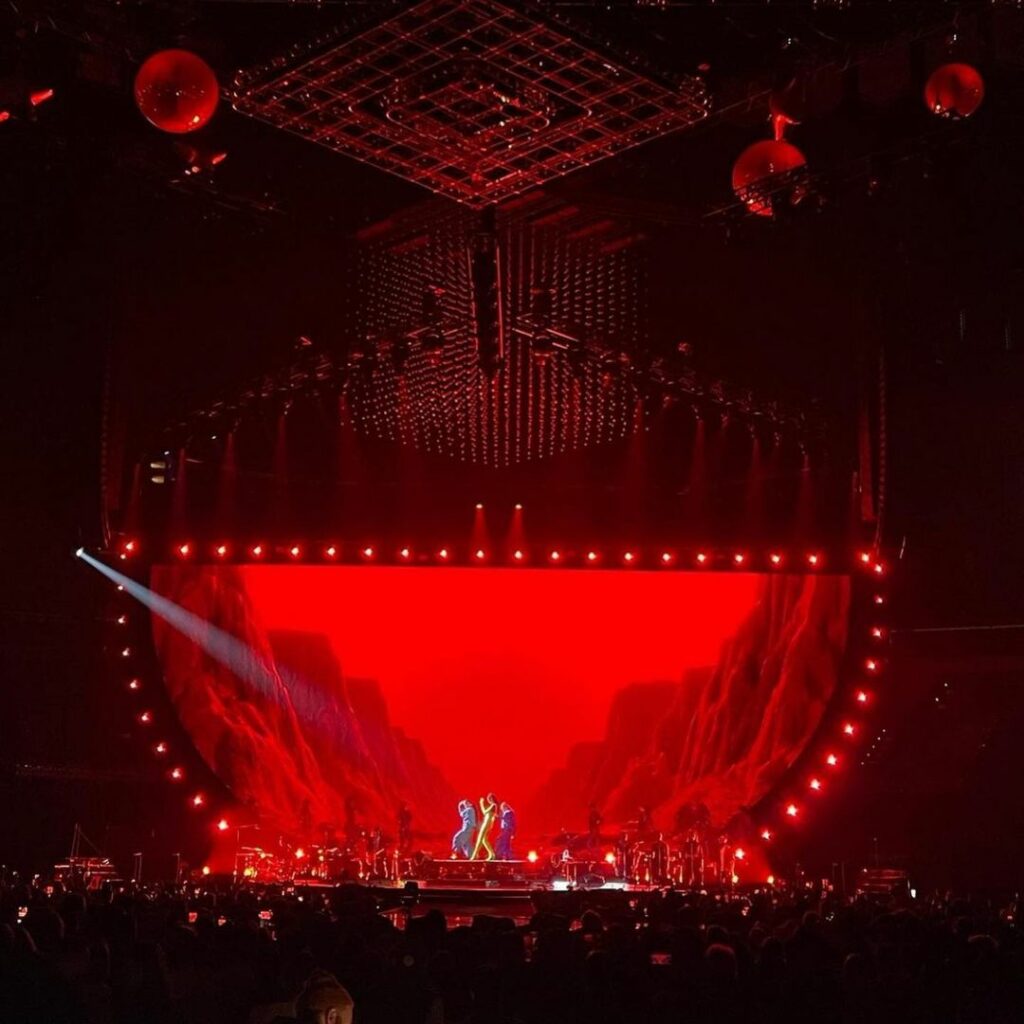 Halfway through the US Leg of the Future Nostalgia tour!! ...