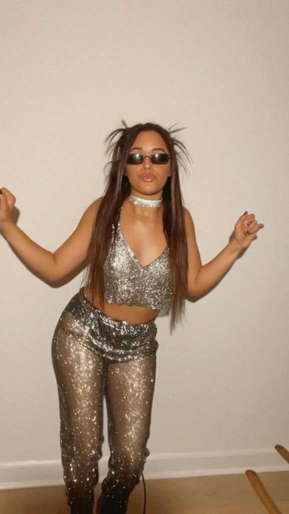 Y2K BDAY WAS LITTYYYYY. we only played 2000s so I had to get el conejo in on the...