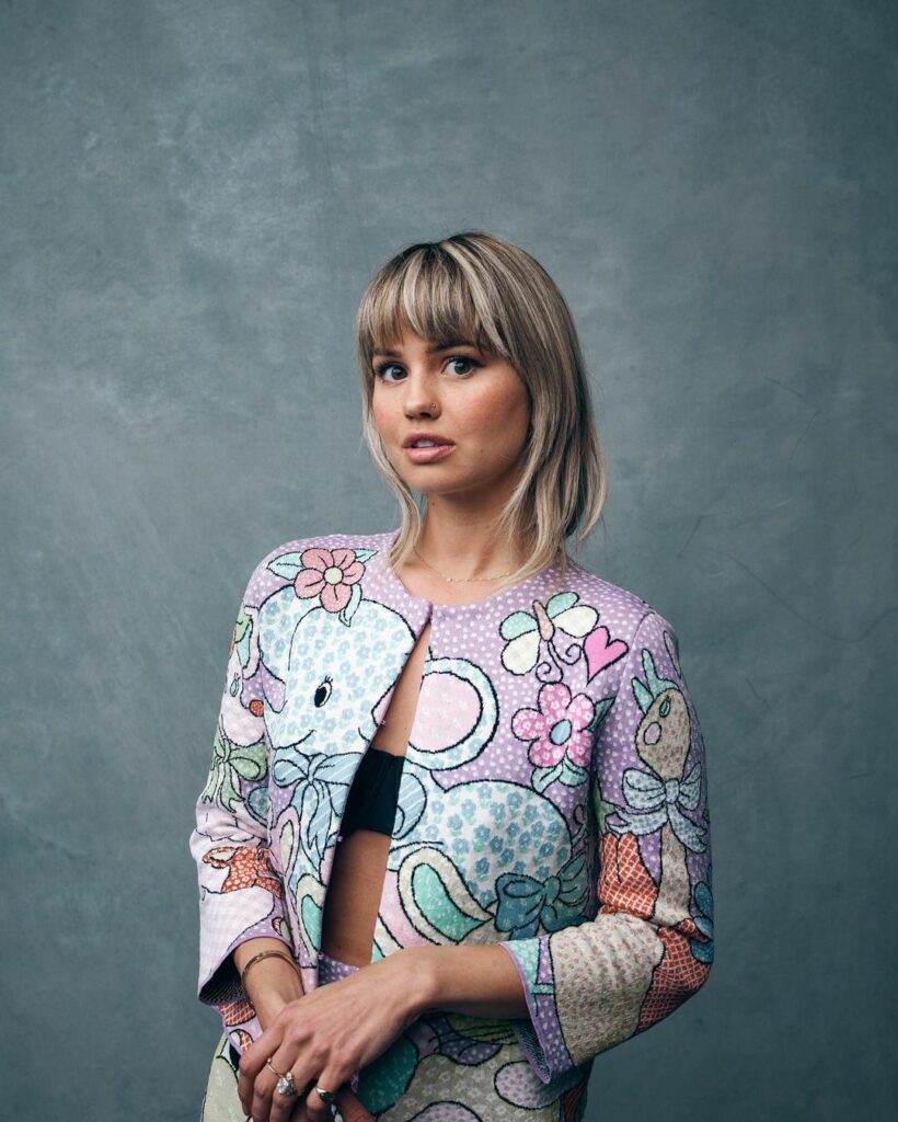 giving first lady of the fun festival

 
in minor 
it’s giving dissonance, 
cogn...