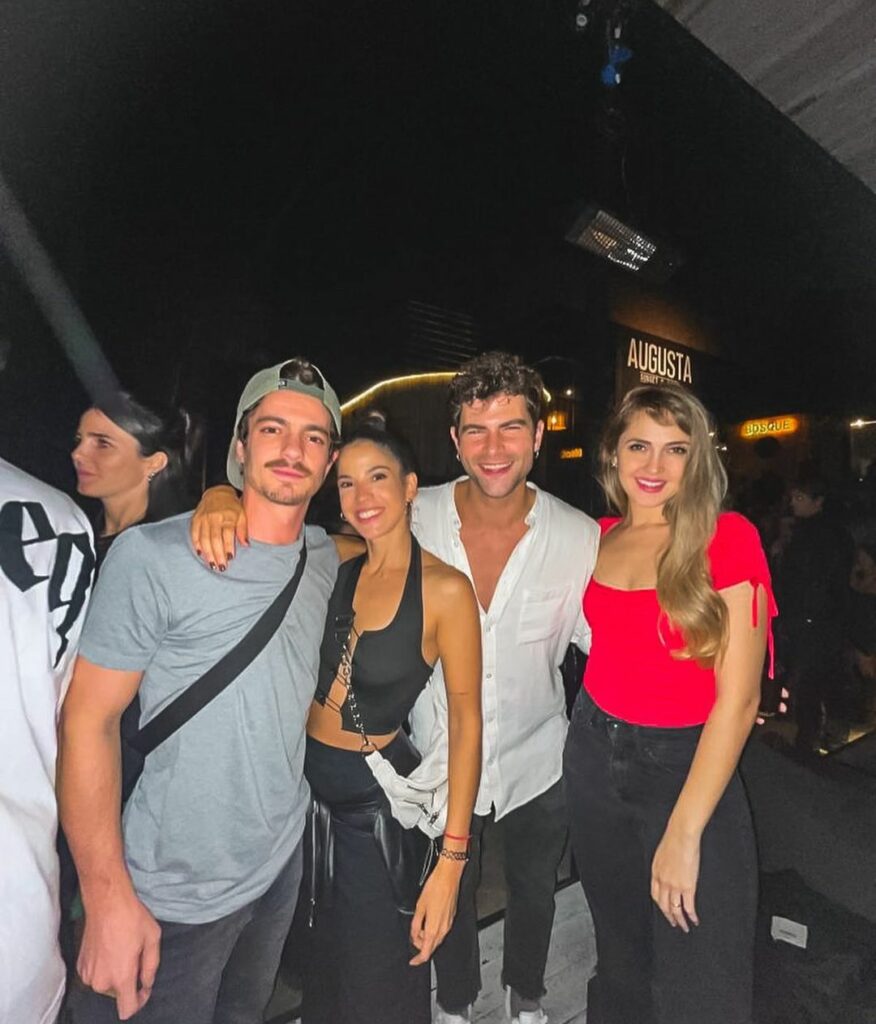NOCHES PORTEÑAS, con gente que ...