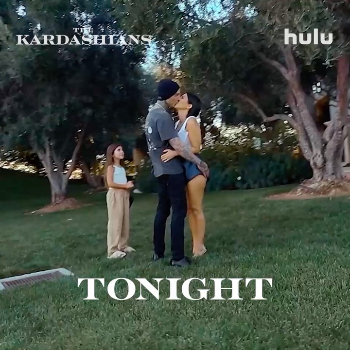 See you tonight! 9pm PST/midnight EST #TheKardashians @kardashianshulu @hulu...