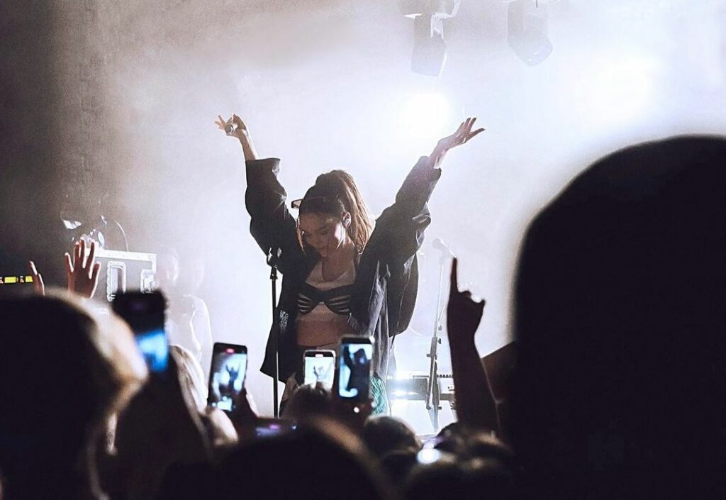 last show in london !!!! unreal . thank you so much for all your kindness i can’...