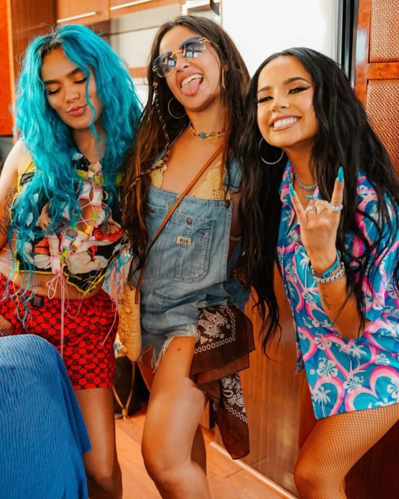 LATINA GANGGGGGGGG . Que orgullo ver a mi gente brillar en ese stage ! When she ...