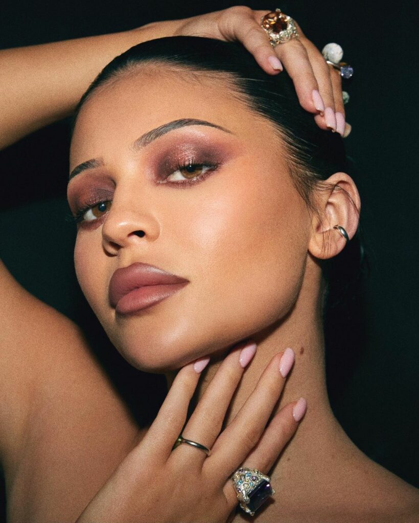 my bronze and mauve palettes drop tomorrow at 9am pst in all new highly pigmente...