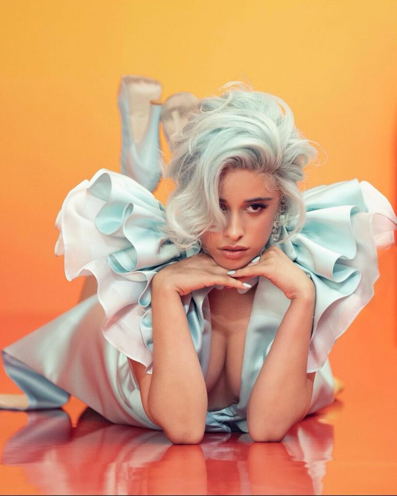 yo estoy loca, pero loca por ti   hasta los dientes video se estrena este vierne...