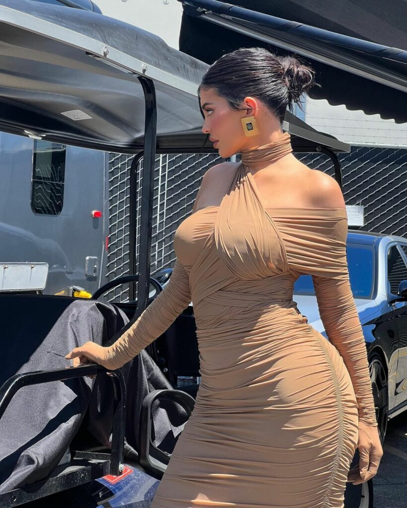 days on set with @kardashianshulu...