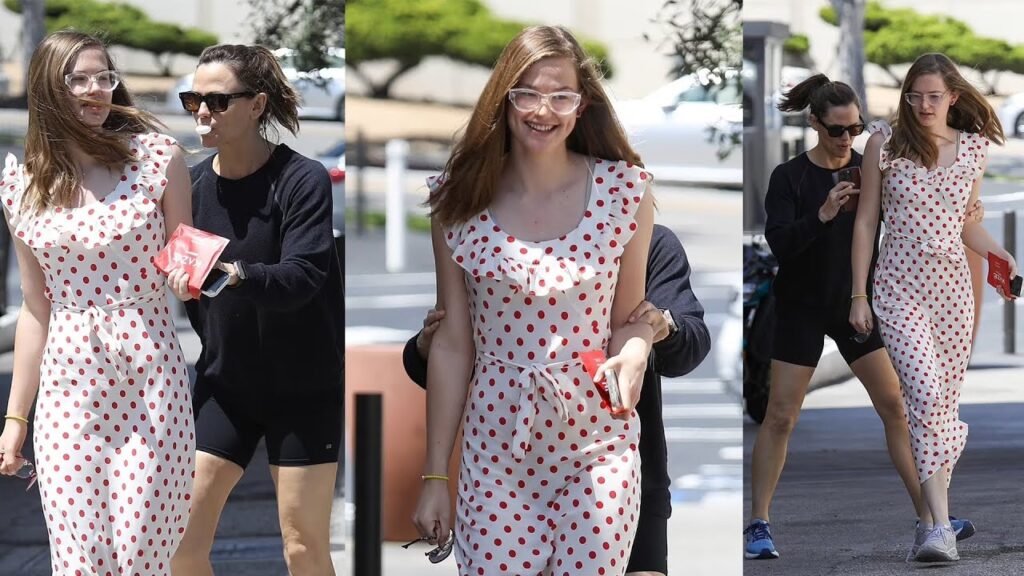 She so big! Jennifer Garner's look-alike daughter Violet as they head out shopping trip🛒👯‍♀️