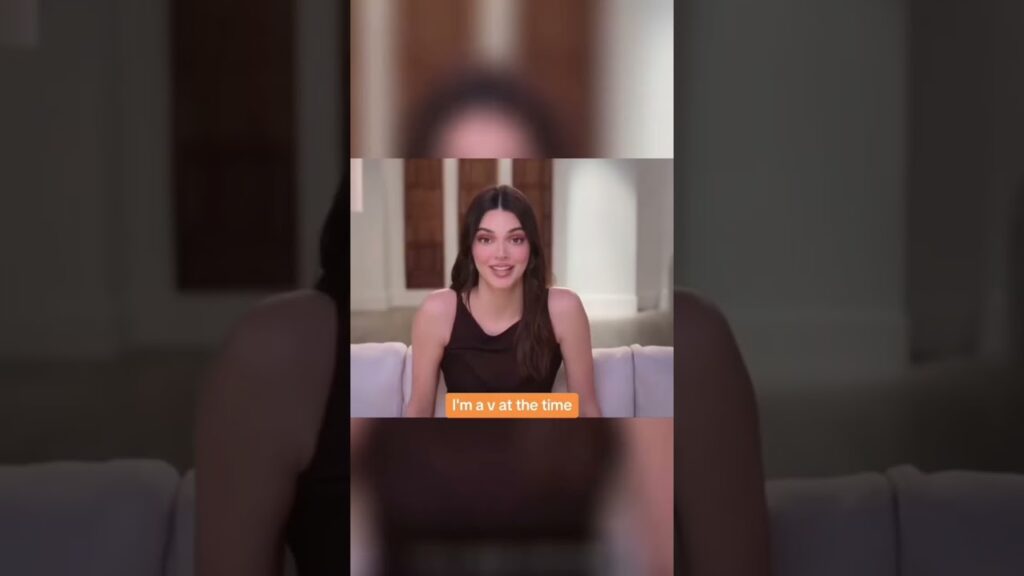 Kendall & Kylie Jenner Call Out Paparazzi 😳
