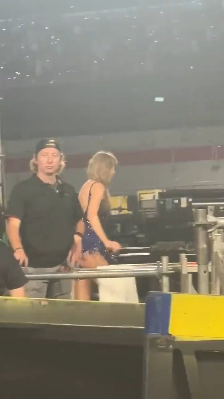 Taylor Swift Running To Kiss Travis Kelce After Her Show In Argentina