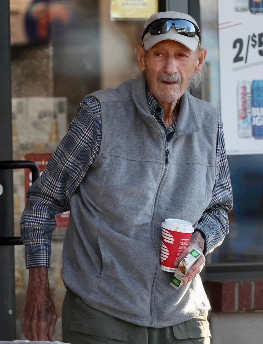 Gene Hackman, 94, out in public with wife Betsy Arakawa INBELLA