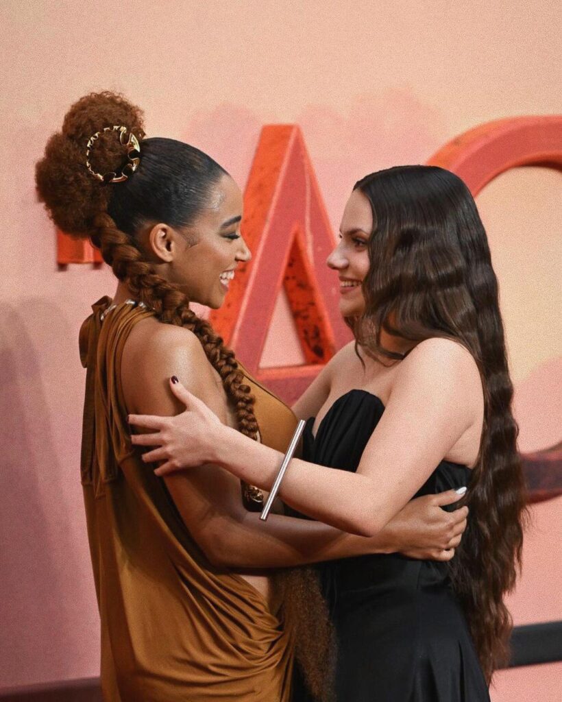 Amandla Stenberg & Dafne Keen