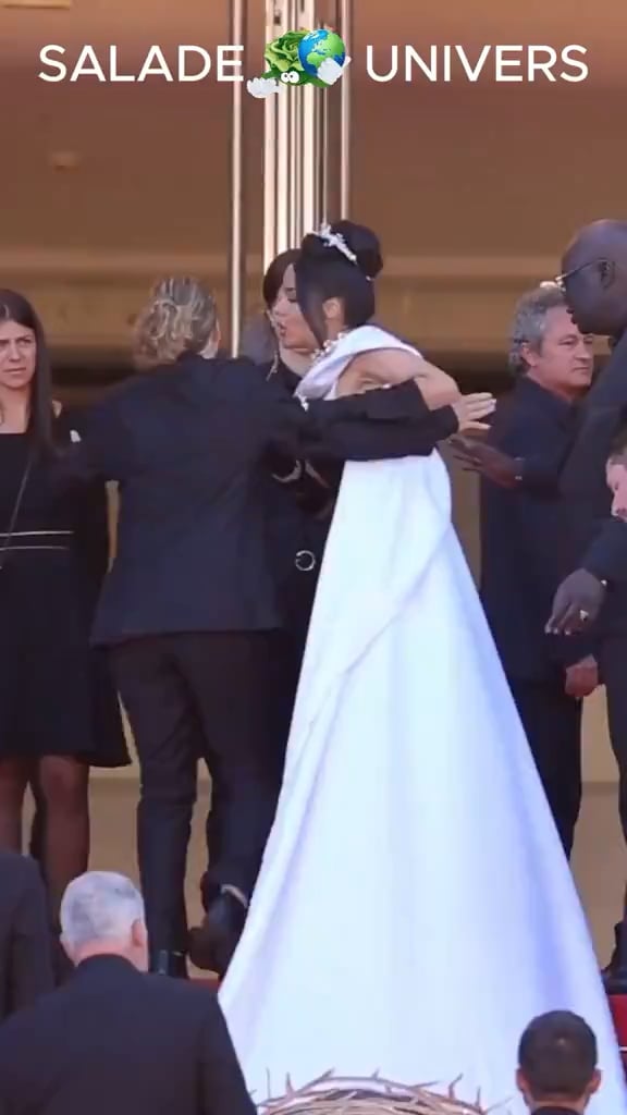 Dominican actress Massiel Taveras was rudely rushed out of the carpet