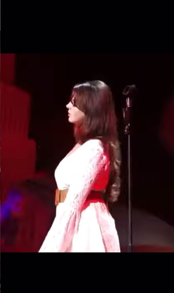 Lana Del Rey moaning on stage