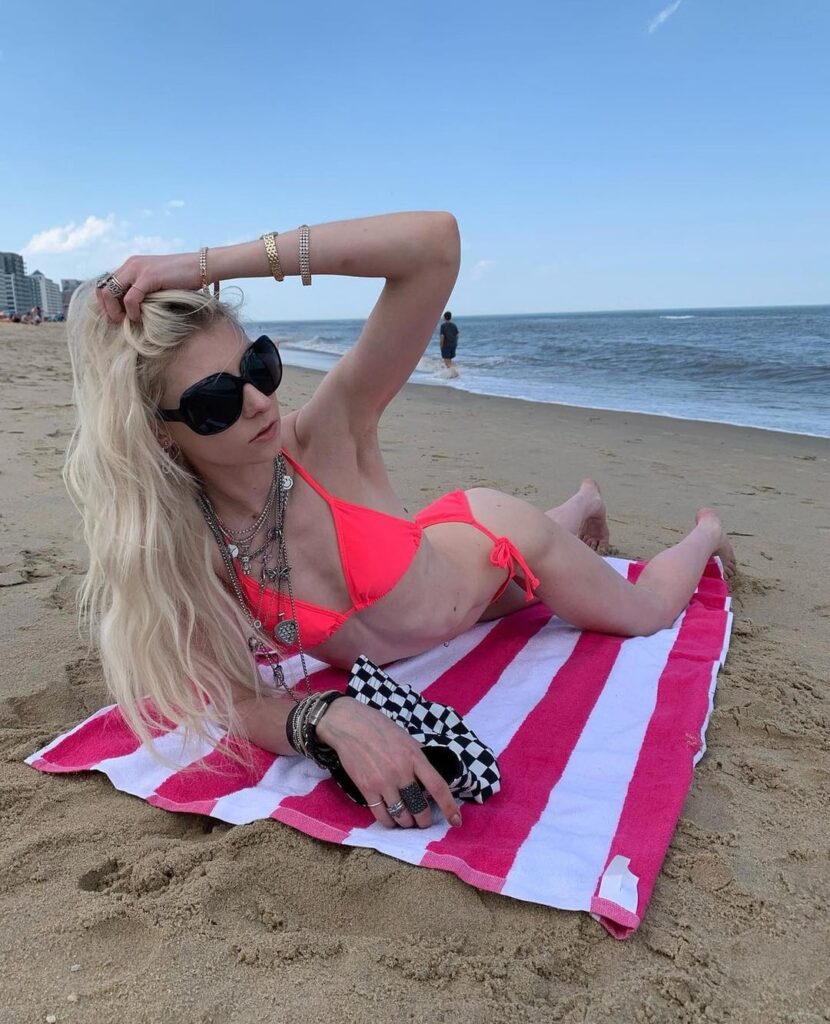 Happy birthday Taylor Momsen