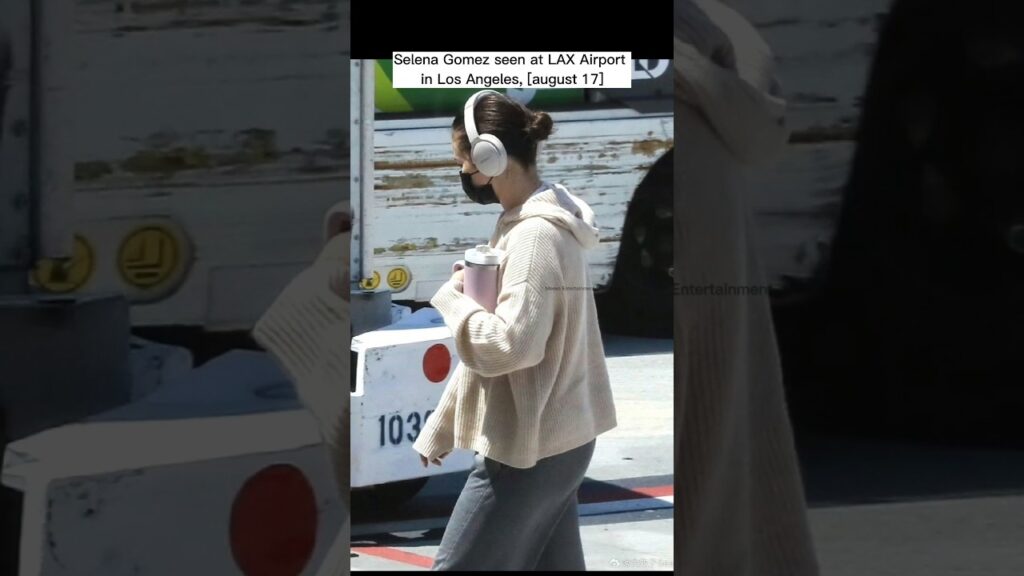 Selena Gomez at LAX airport todayđź’–#selenagomez #shorts #selenagomeznews #fyp Selena Gomez at LAX airport todayđź’–#selenagomez #shorts #selenagomeznews #fyp