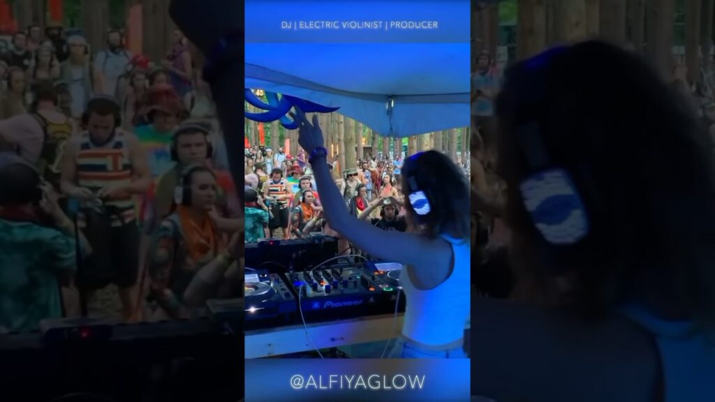 #HausGlow #RadioShow 🎻🎧 HAUS GLOW is now broadcasting weekly on 15+ RADIO STATIONS WORLDWIDE! 🌍✨