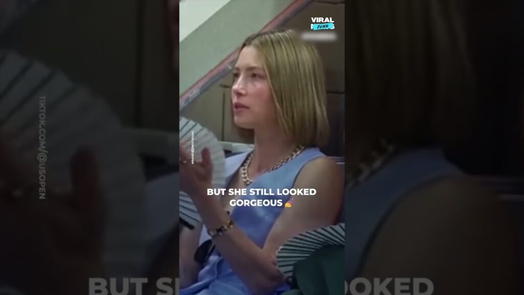 Jessica Biel’s rude gesture #shorts