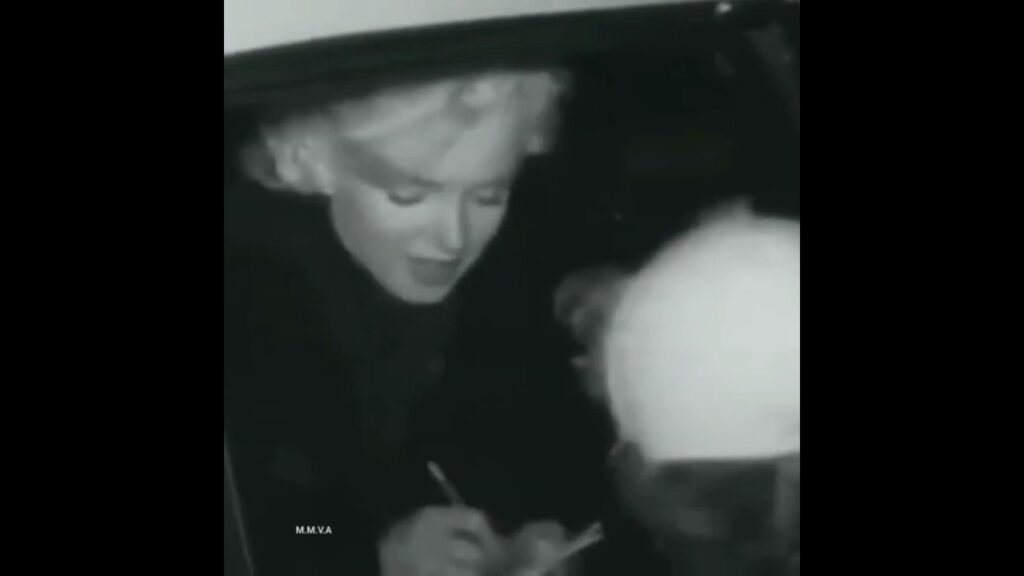 Marilyn Monroe and Joe DiMaggio arrive back home in the USA after honeymoon in Japan Feb 1954 *SF