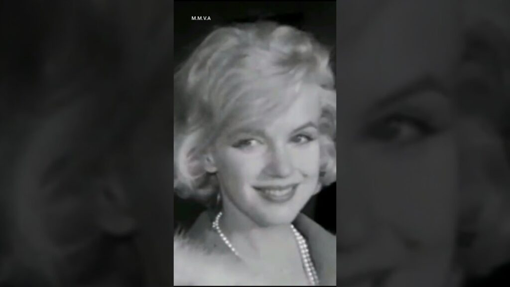 Marilyn Monroe arriving in Los Angeles for the filming of "Let's Make Love" 1959. *SF