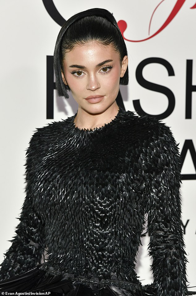 She sported short brows that flared upwards, enhancing her features