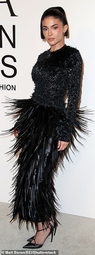 The mom-of-two completed the look with black pointed-toed heels and soft smoky glam
