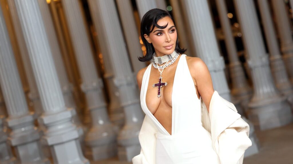 Kim Kardashian recreates 2014 Paper Magazine 'break the internet' pic