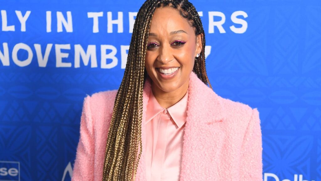 Tia Mowry, Hoda Kotb, more celebrities celebrate Christmas