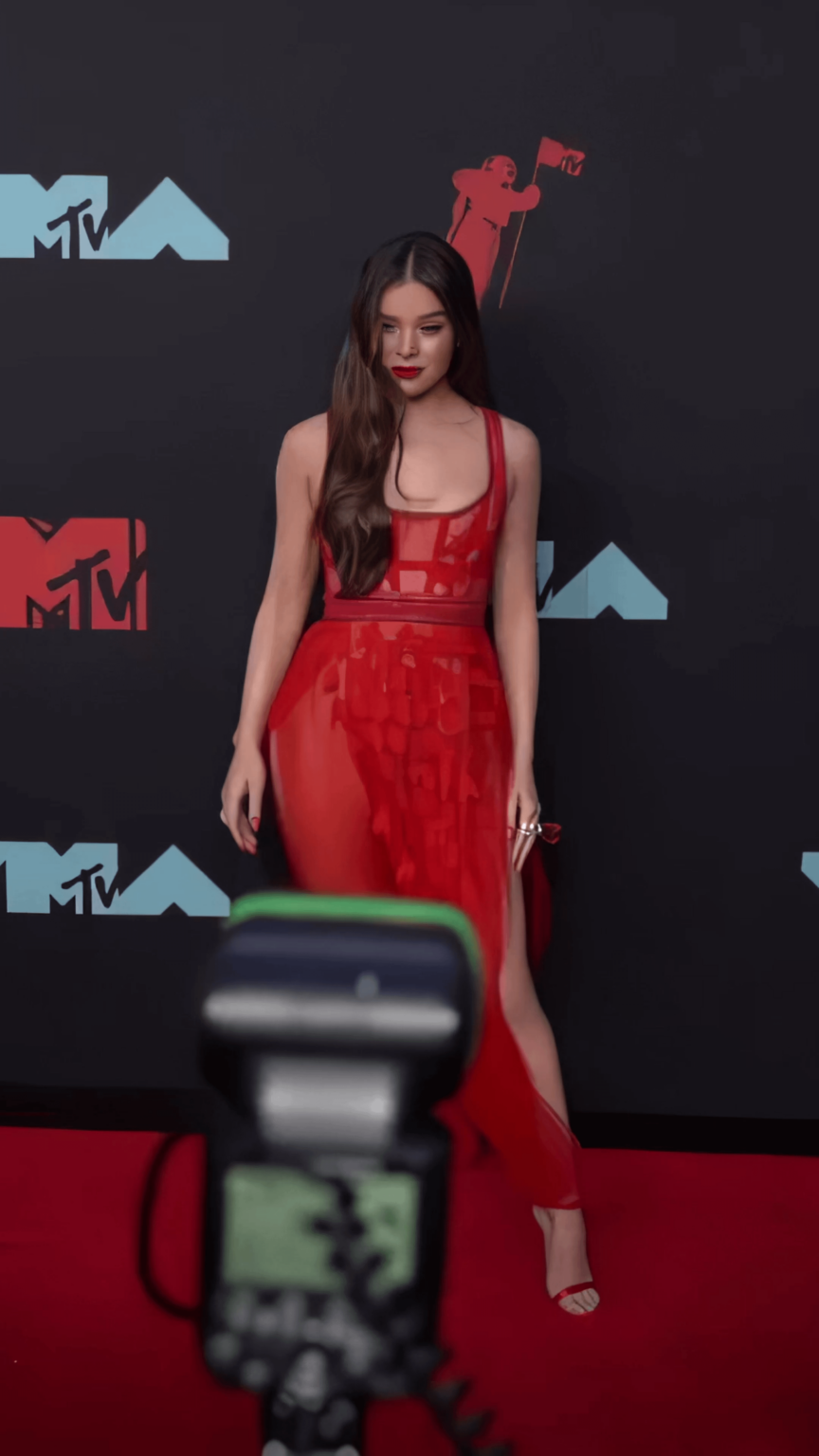 Hailee Steinfeld, 2019 MTV Video Music Awards