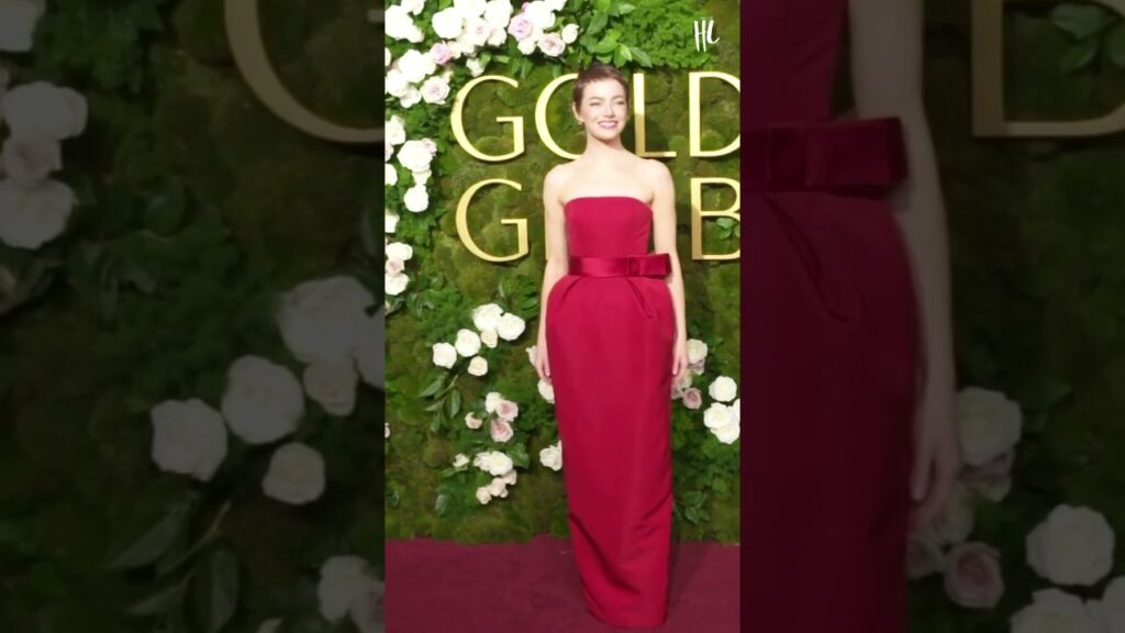 Emma Stone shows off new hair at #goldenglobes 😍 Emma Stone shows off new hair at #goldenglobes 😍