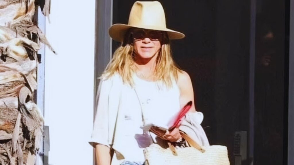 Jennifer Aniston’s Mystery Man Revealed: A-List Romance Blooms on Cabo Getaway Jennifer Aniston's Mystery Man Revealed: A-List Romance Blooms on Cabo Getaway