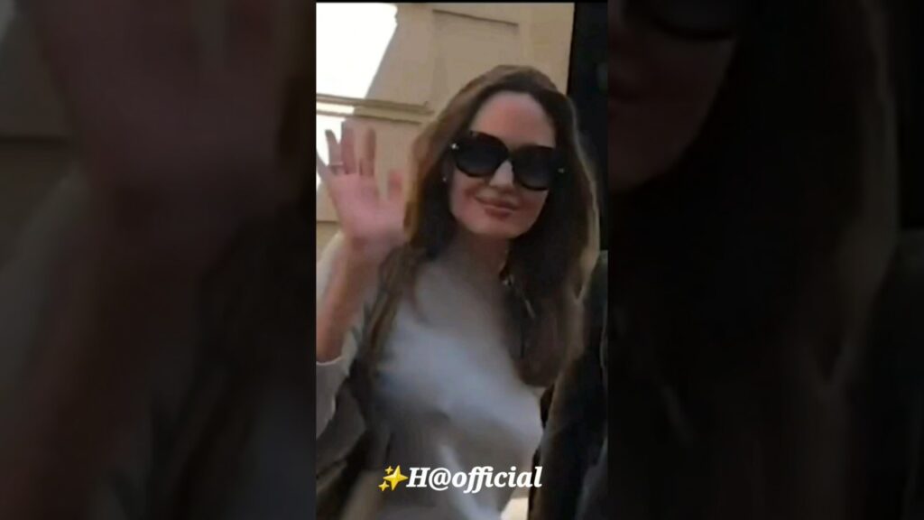 Angelina jolie Waving Hand To Her Fan's 💘#Angelinajolie #shortsviral #subscribe #shorts
