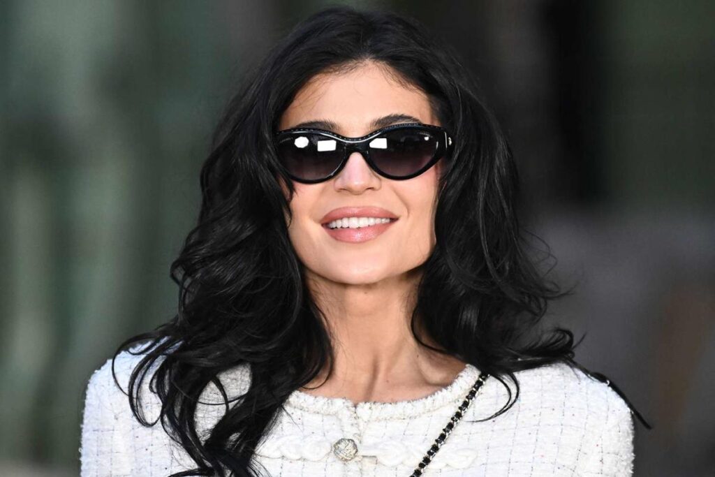 Kylie Jenner Brings Sexy Prep Front Row at Chanel Show in Midriff-Baring Tweed Jacket and Matching Mini Skirt Kylie Jenner Brings Sexy Prep Front Row at Chanel Show in Midriff-Baring Tweed Jacket and Matching Mini Skirt