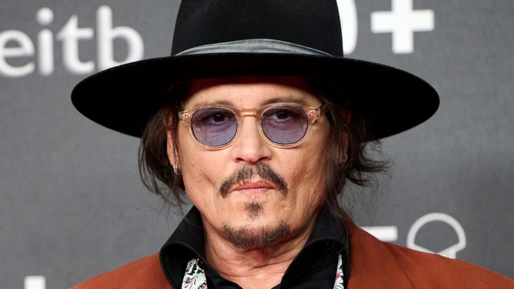 Johnny Depp warns fans about online scammers impersonating him