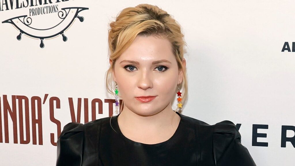 Abigail Breslin pens emotional essay after Blake Lively complaint Abigail Breslin pens emotional essay after Blake Lively complaint