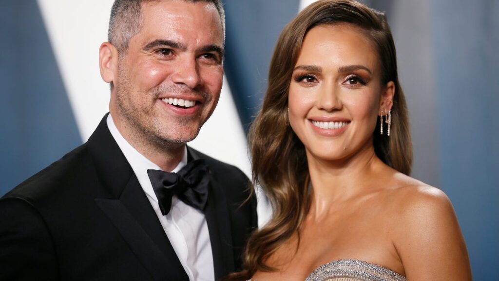 Actress reveals split from husband Cash Warren